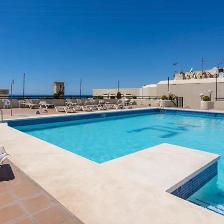 With Swimming-pool דירה *