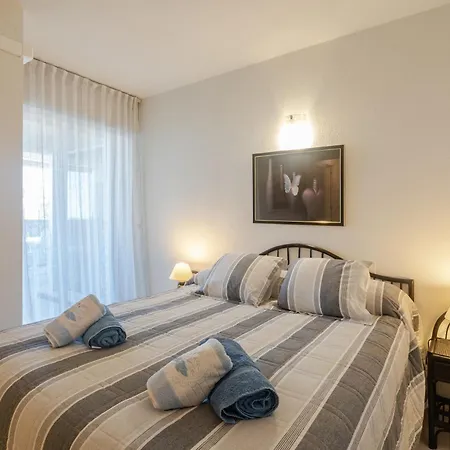 Apartment With Swimming-pool